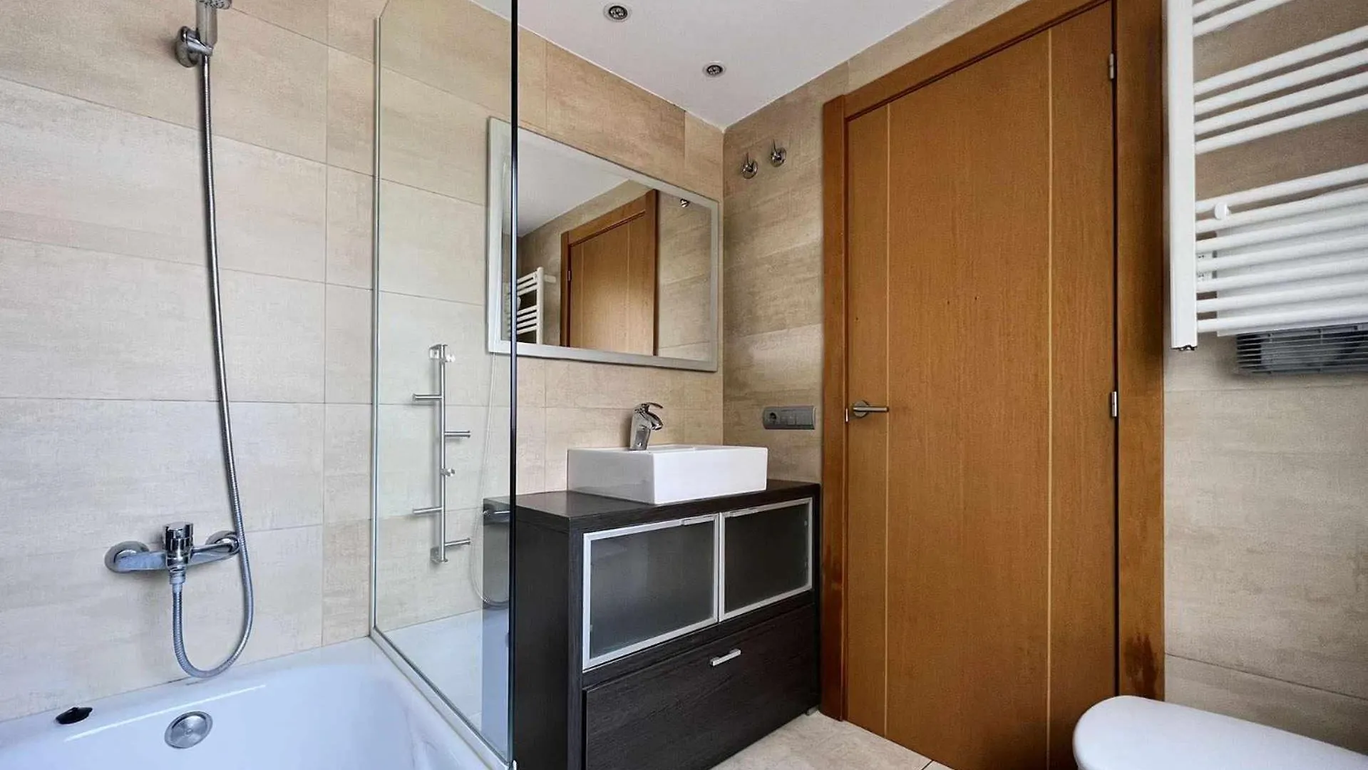 Voramar A 50 Metros Playa Parking Wifi Y Aacc Apartment Tossa de Mar Spain